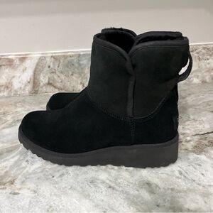 Women's UGG black Suede Ankle Boots size 6 EUC